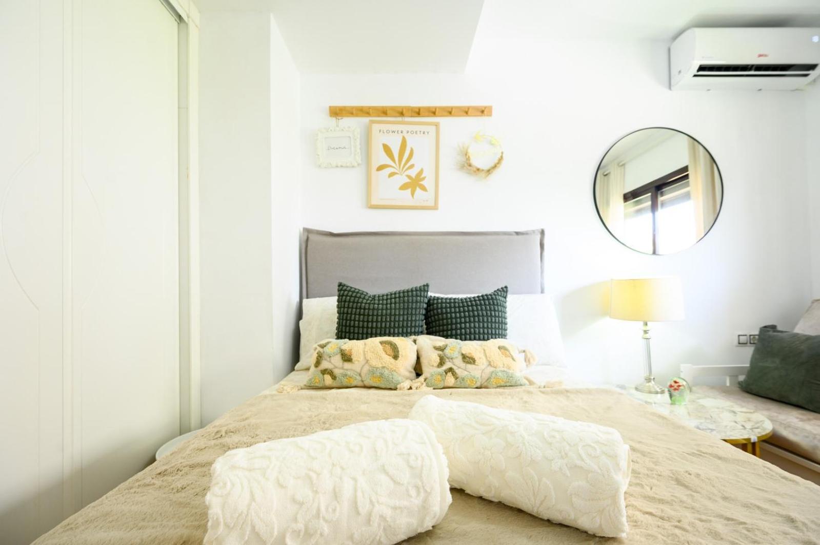 Estudio Con Parking Teatinos Malaga Living Екстер'єр фото