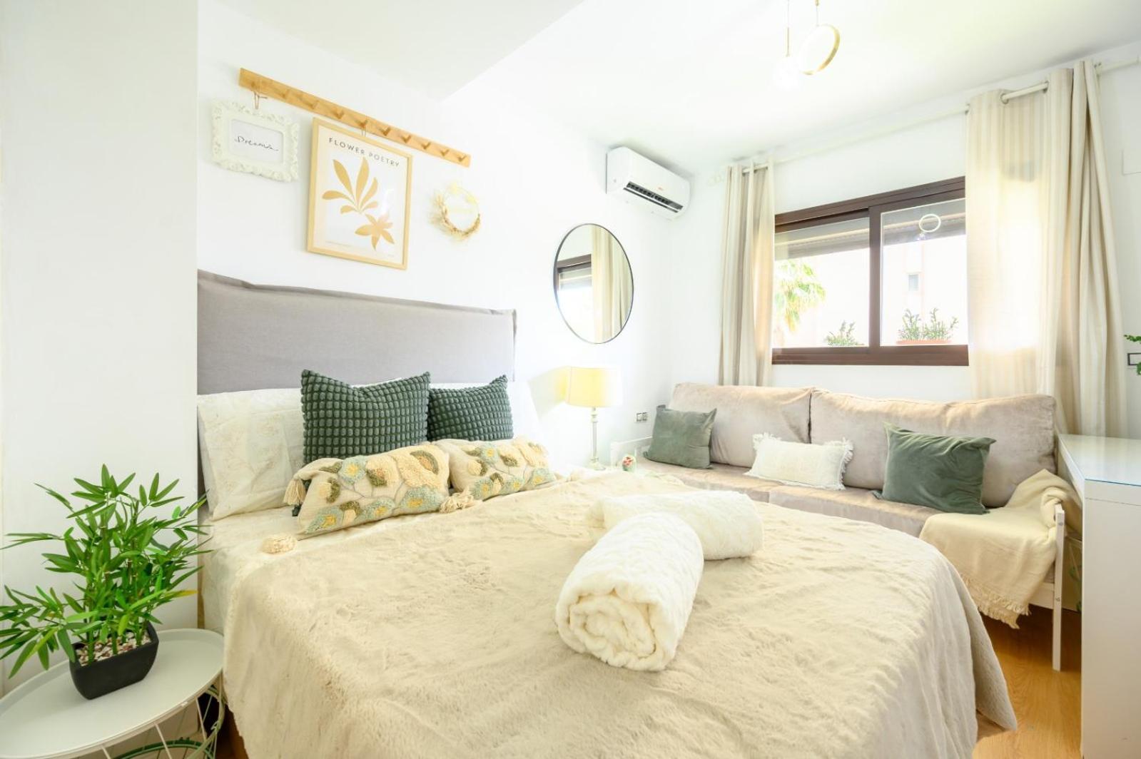 Estudio Con Parking Teatinos Malaga Living Екстер'єр фото