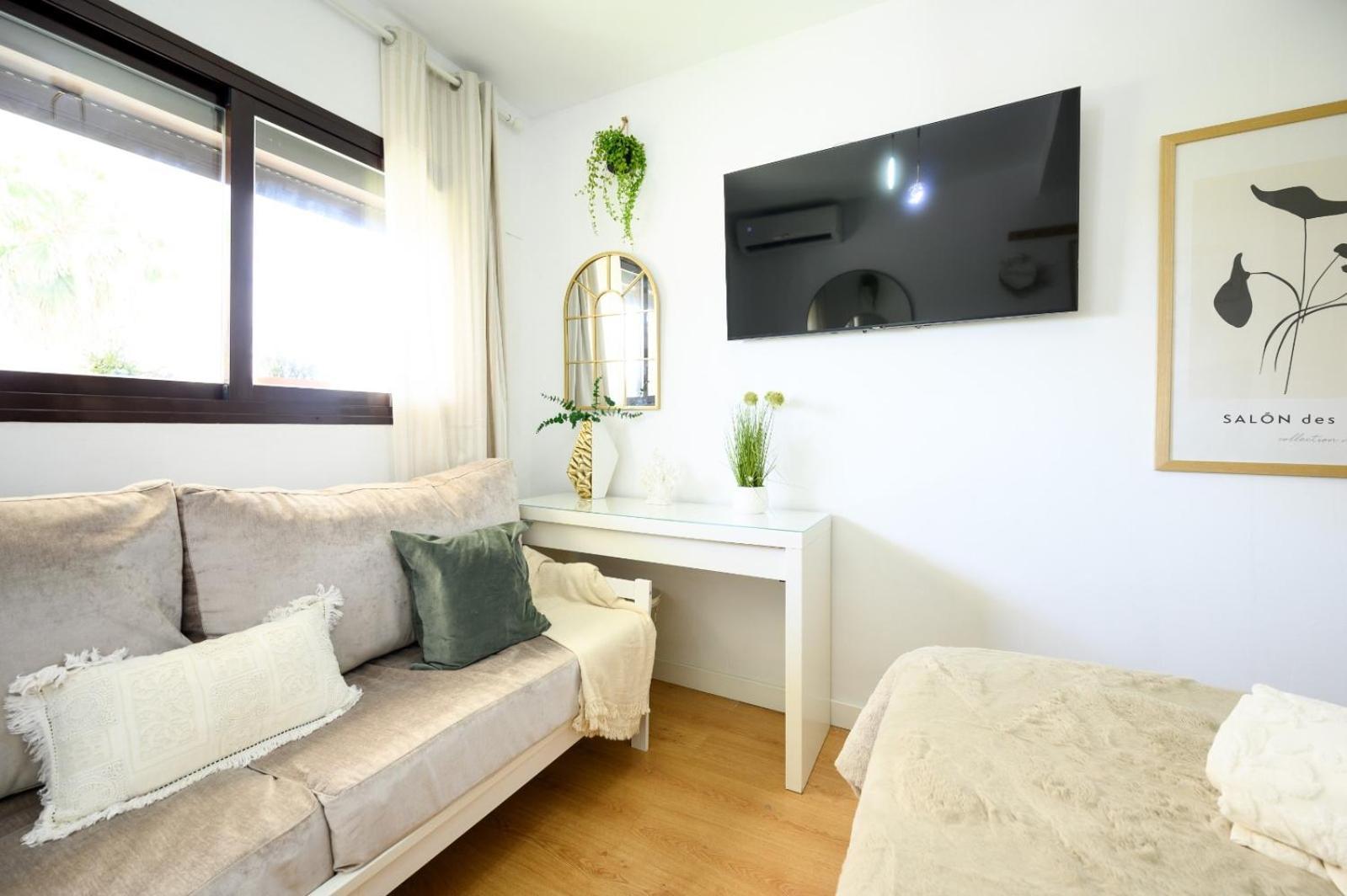 Estudio Con Parking Teatinos Malaga Living Екстер'єр фото